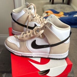 WMNS Nike Dunk high top